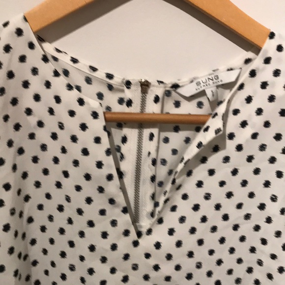 Sleeveless blouse - Picture 2 of 4